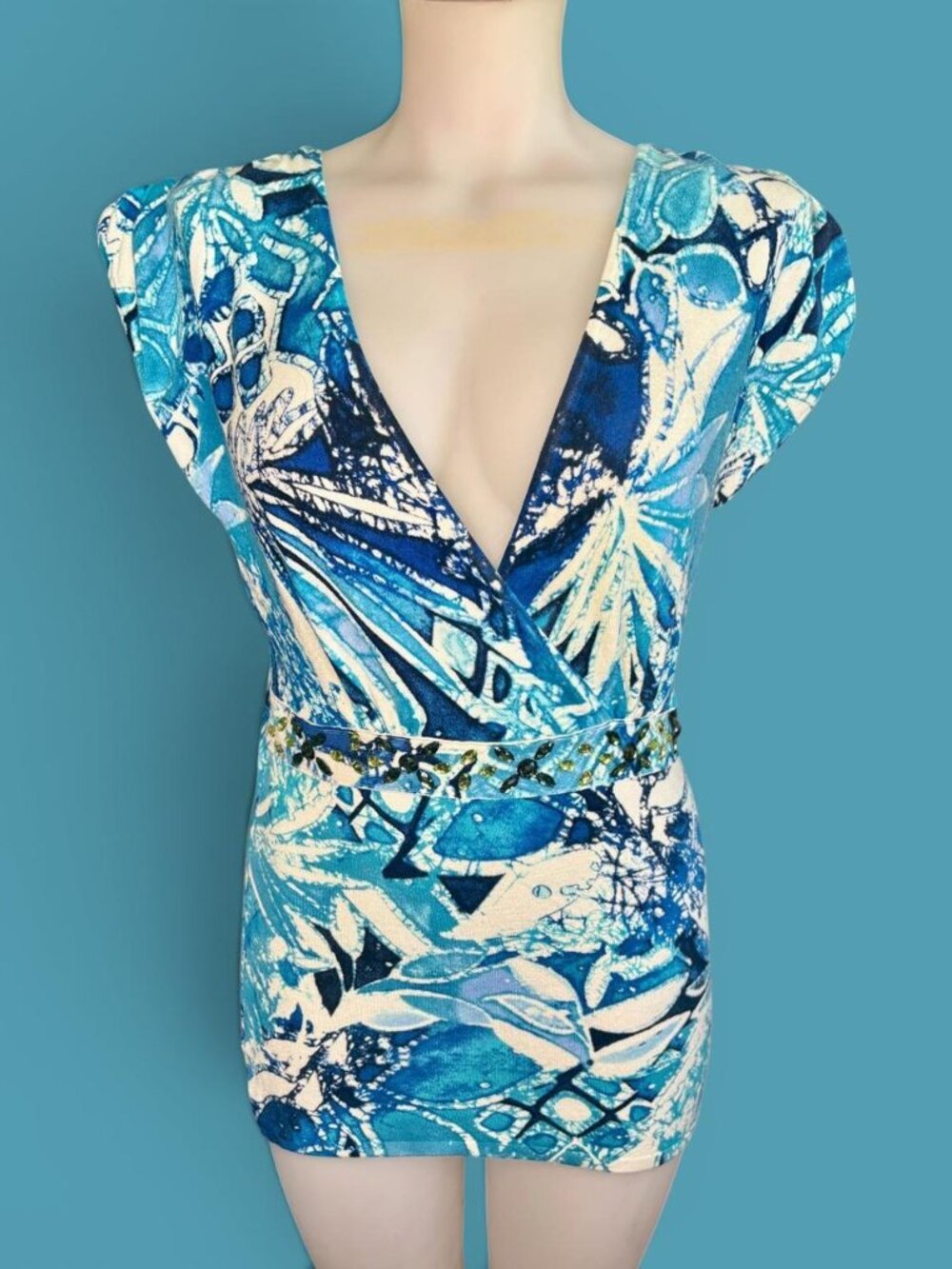Cyrus brand sleeveless blue and white abstract print top